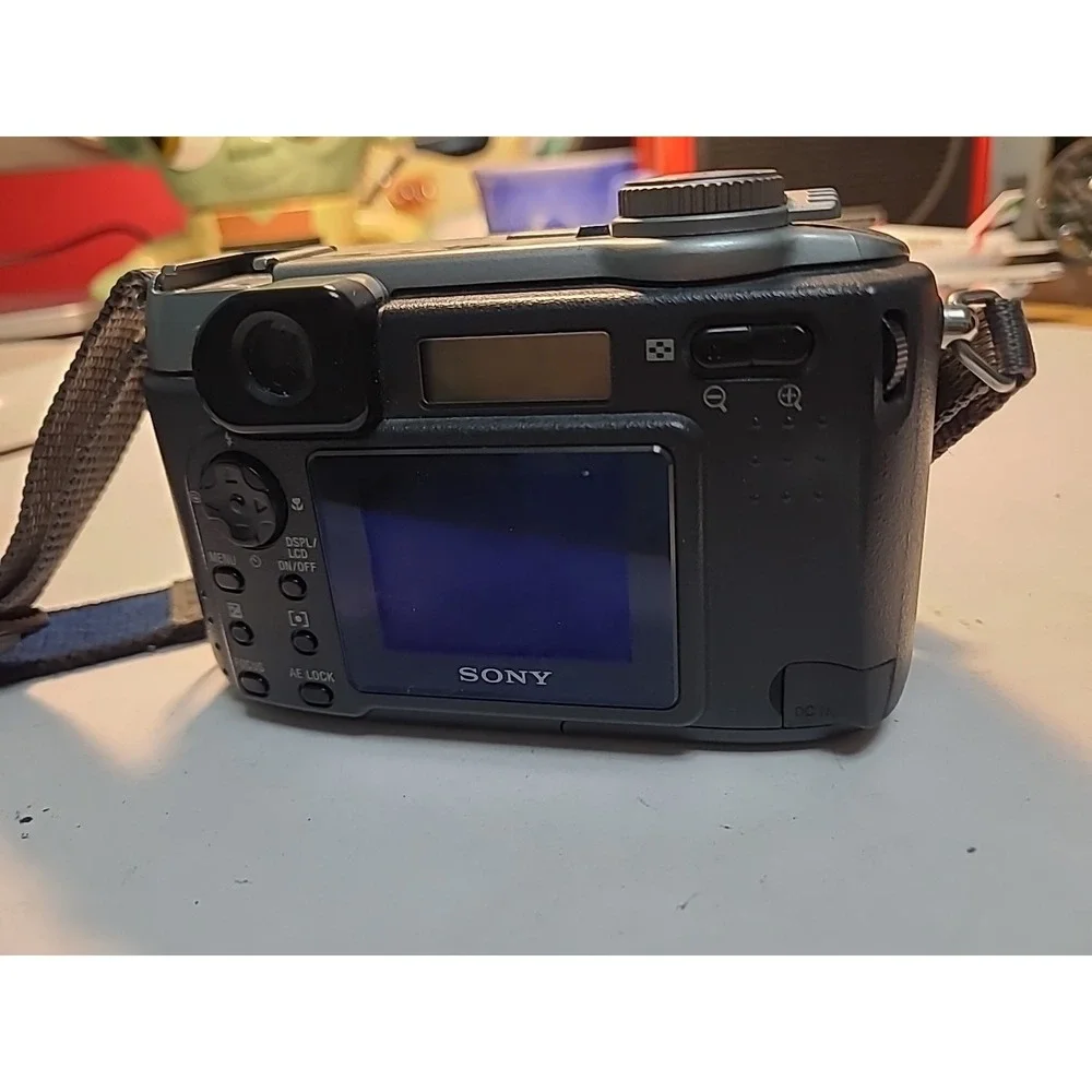 Sony Cyber-shot DSC-S75 3.3MP Digital Camera - Silver